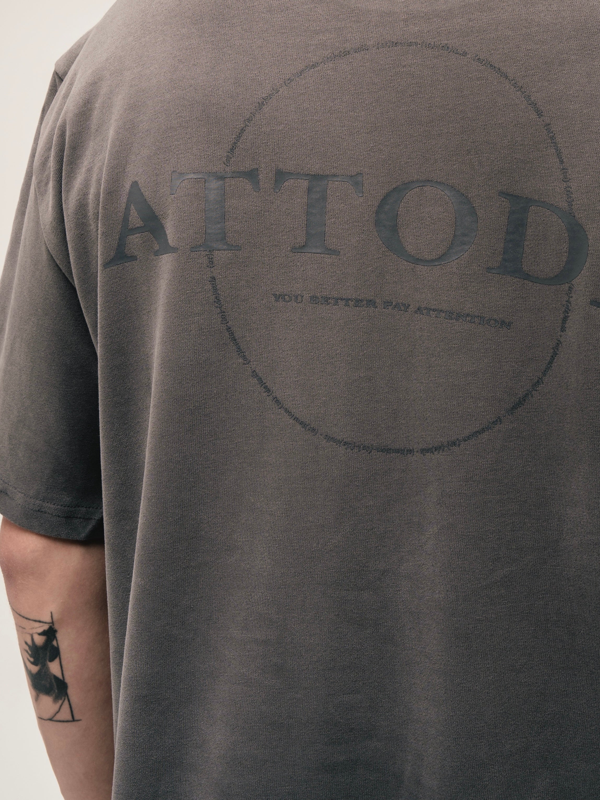 BOXY SIGNATURE T - SHIRT DARK GREY - ATTODE