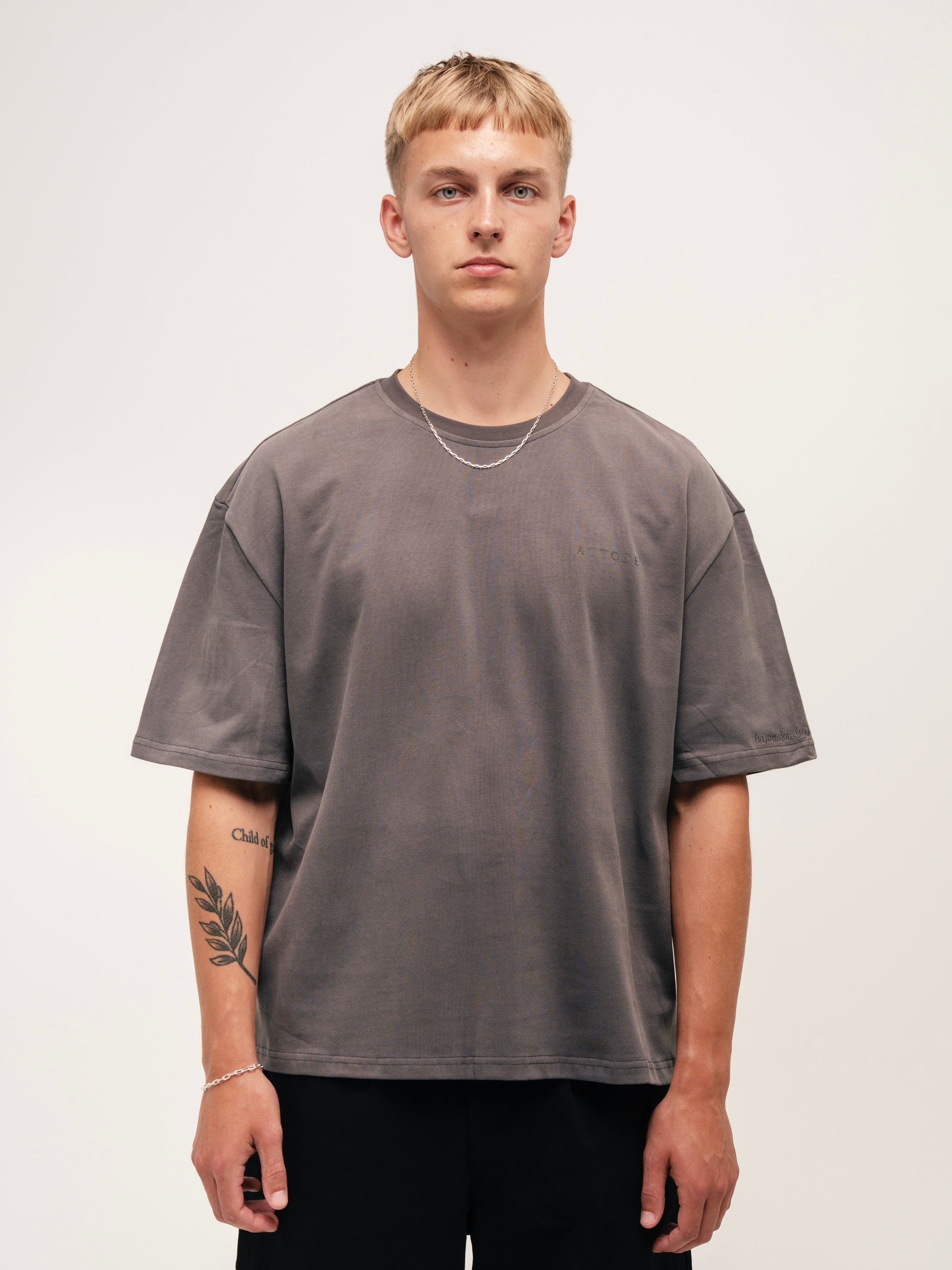 BOXY SIGNATURE T - SHIRT DARK GREY - ATTODE