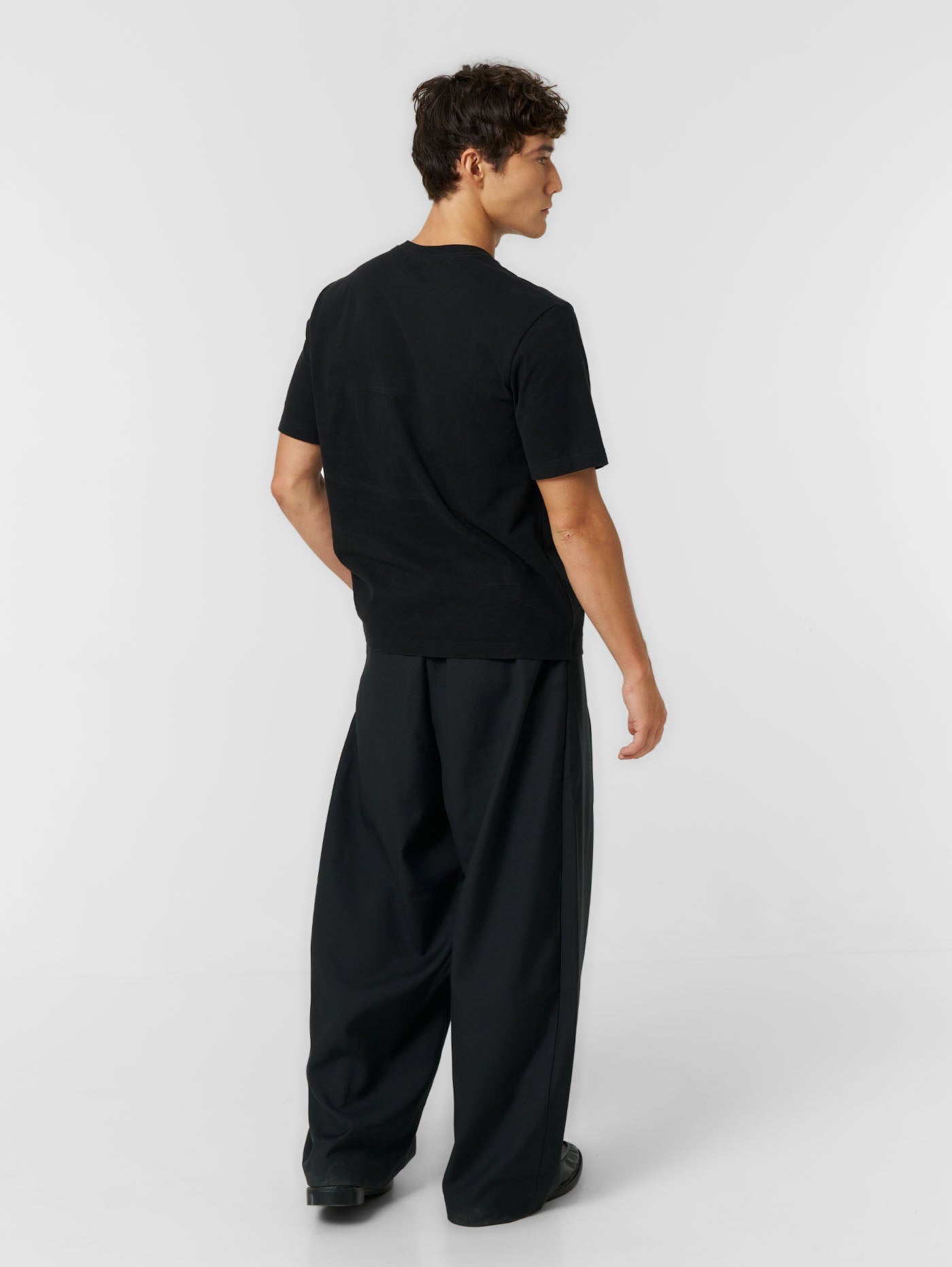 Plain Fitted T-shirt Black - ATTODE